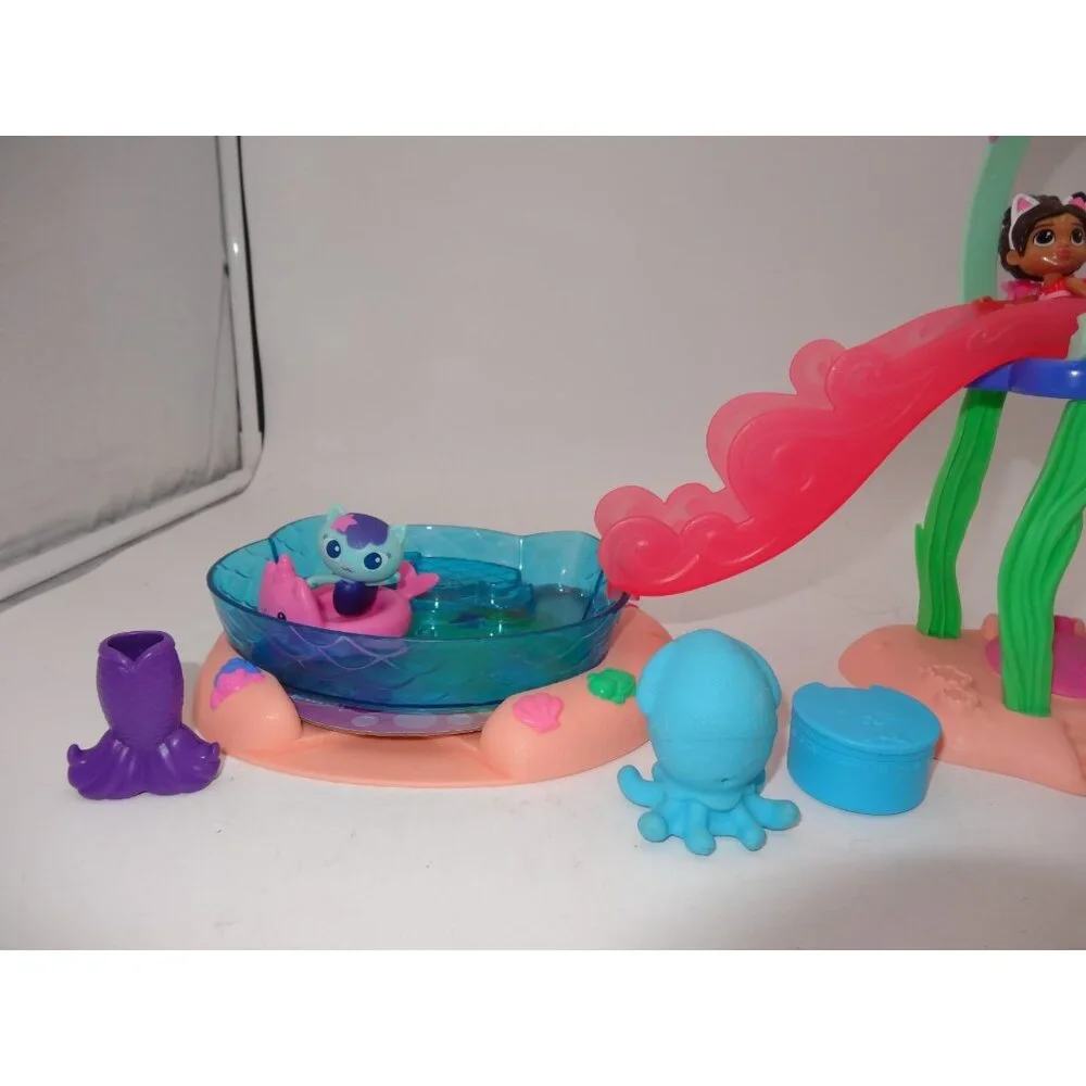Gabby’s Dollhouse Purr-ific Pool Gabby's Dollhouse Cakey’s Fruit Smoothie Balcon